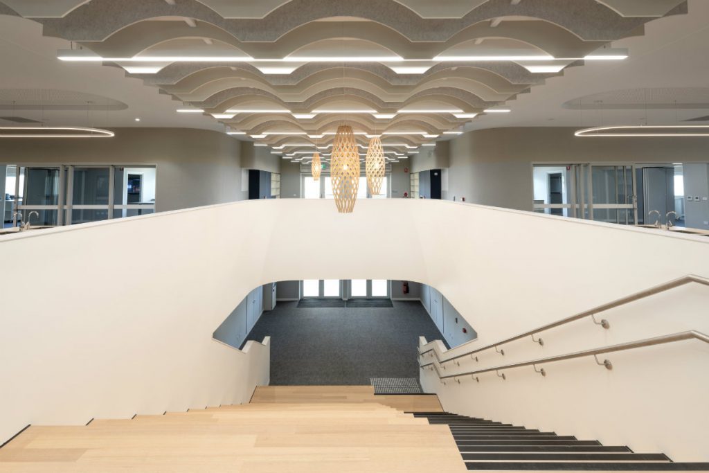 The Aus System SK50 Linear system is used throughout this learning staircase